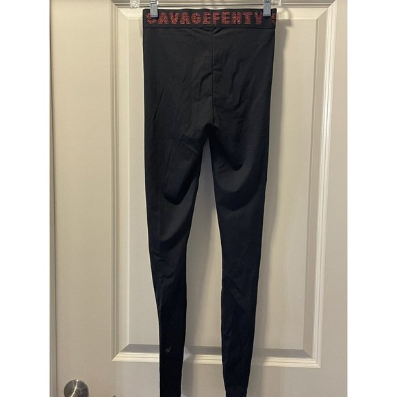 NWT Lot of 4! SAVAGE X FENTY RIHANNA 2 Leggings 1 Bra Top 1 Hooded Robe sz.XS/S - Picture 7 of 11
